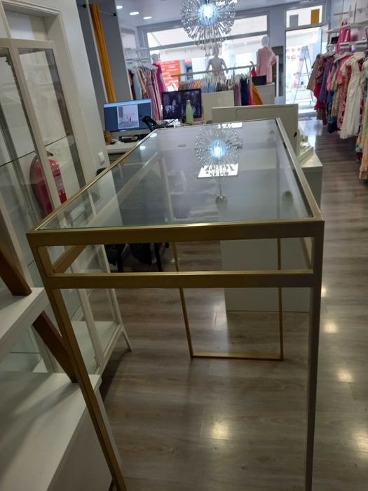 Cabide duplo com tampo de vidro dourado