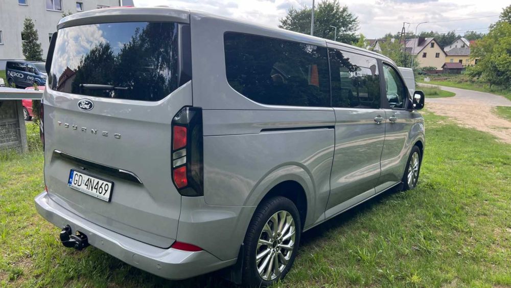 Wynajem busa 8-osobowego Ford Tourneo Custom Long 2024rok. NOWY MODEL!