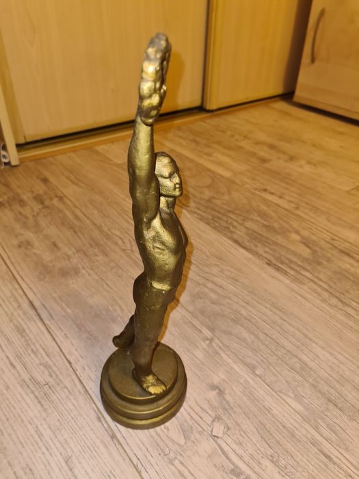Figurka z brązu olimpijczyk