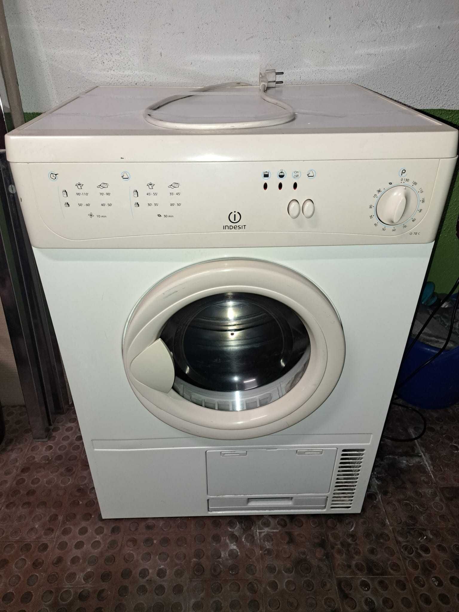 Máquina de secar roupa Indesit