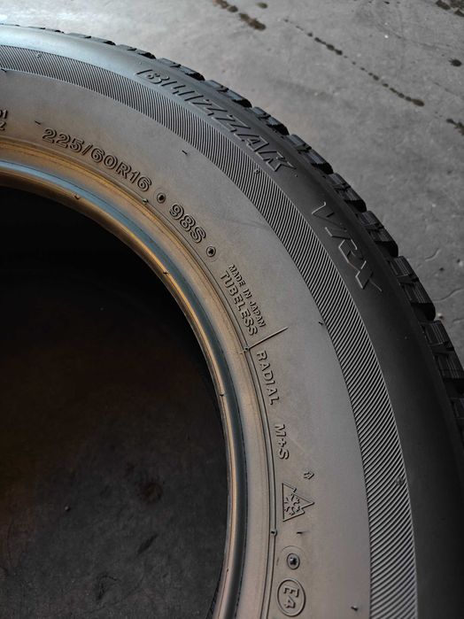 2шт. R16 225 60 шини зимові Bridgestone Blizzak VRX японські липучки