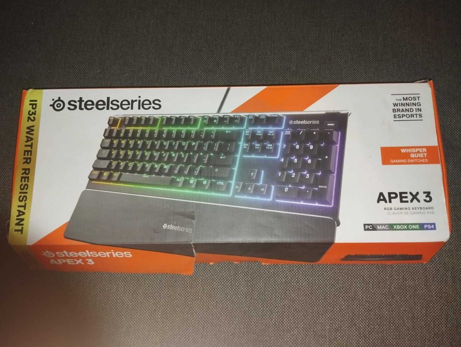 sprzedam klawiature steelseries apex 3 używana z pudelkiem