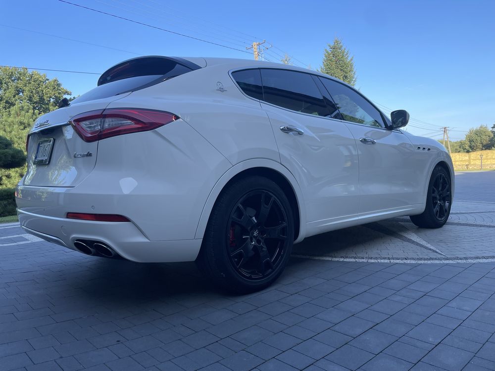 Auto do slubu Maserati Levante