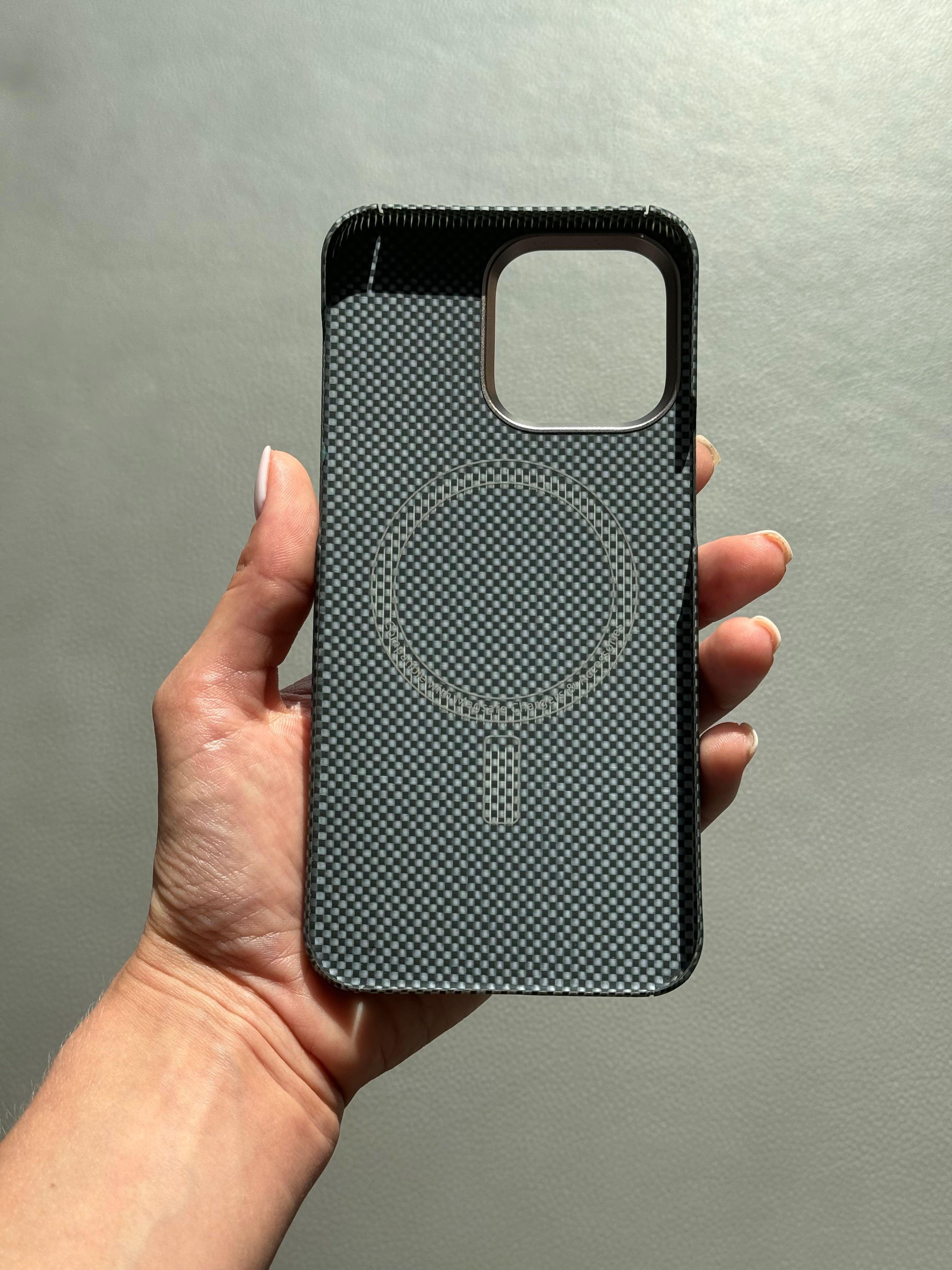 Ультралегкий карбоновый чехол iPhone 15 Pro Max + MagSafe