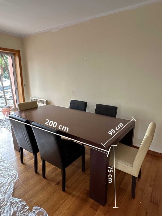 Mesa de Jantar com cadeiras incluídas