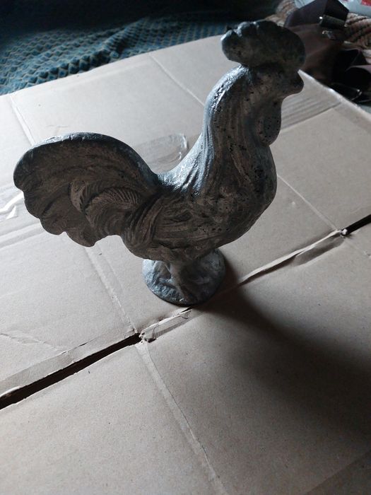 Продам алюминиеваю статуэтку петуха