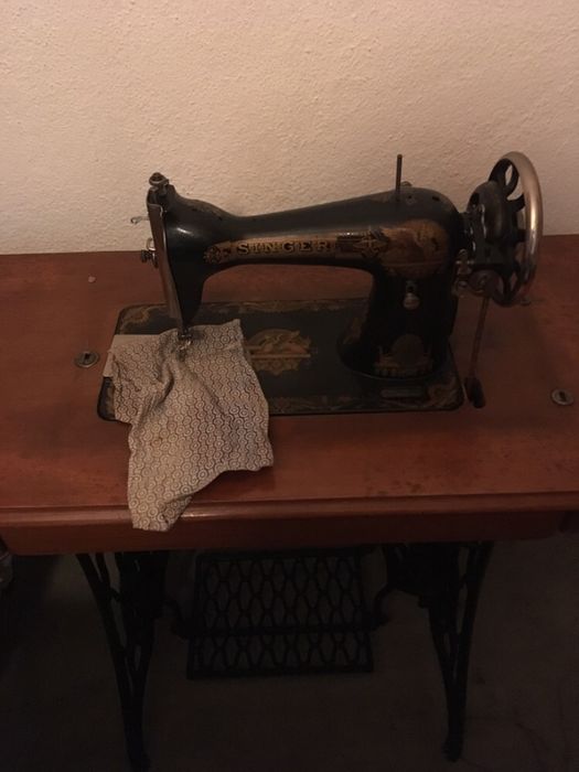 Máquina de costura Singer antiga