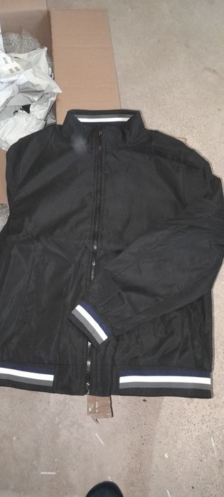 Malas, roupas e outros artigos