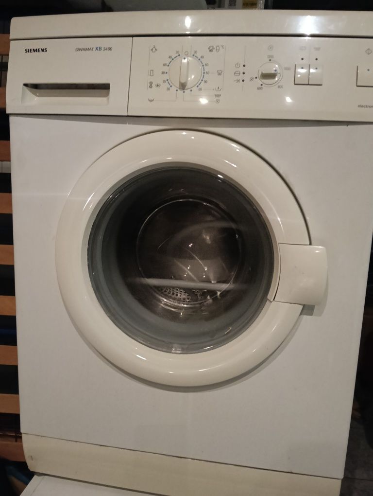 Máquina de lavar roupa semi nova  Siemens XB 2460