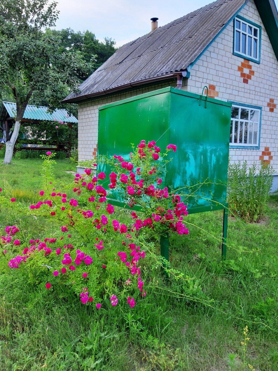 Продається дача в районі траси