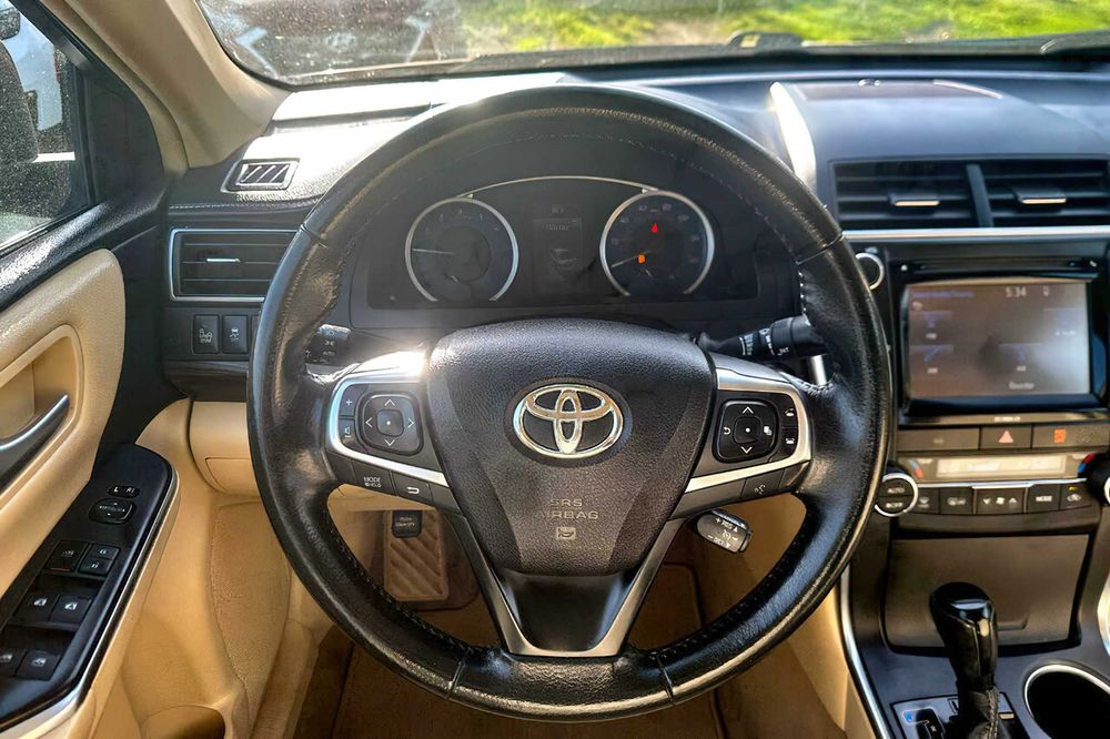 Toyota Camry      2016