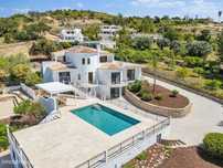Moradia de luxo com 5 quartos, vista mar e piscina em Santa Bárbara
