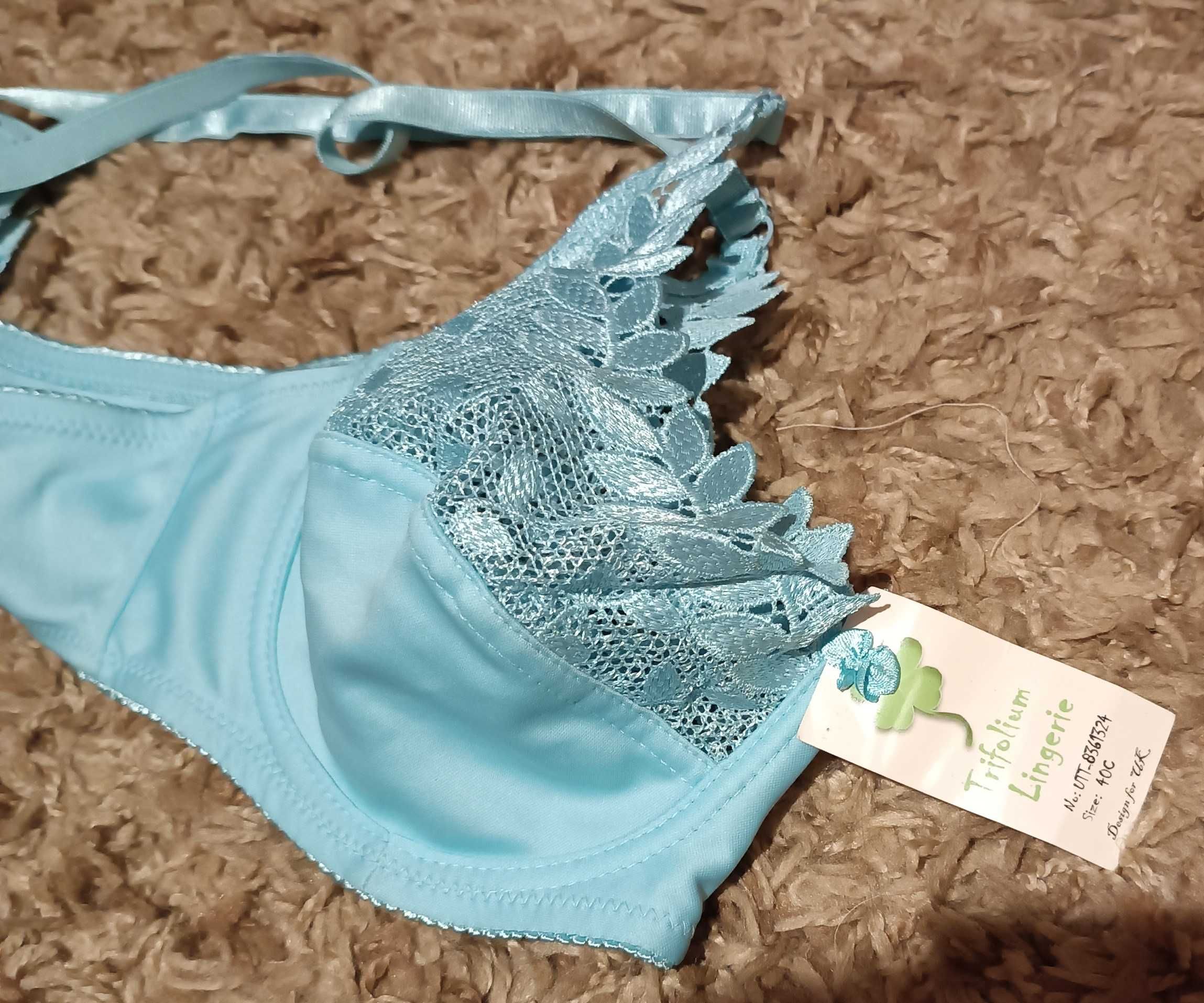 Biustonosz z koronką Trifolium Lingerie  jasny turkus EUR 90C