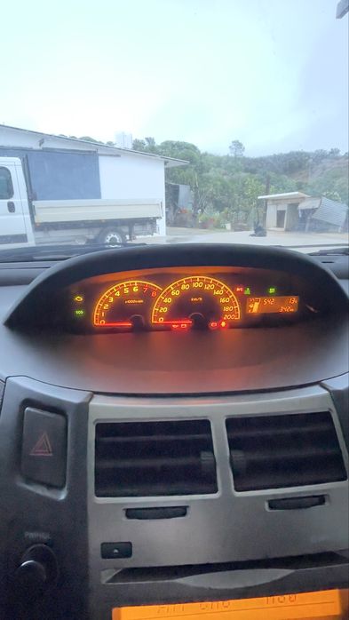 Toyota yaris 2009 com 180000 km