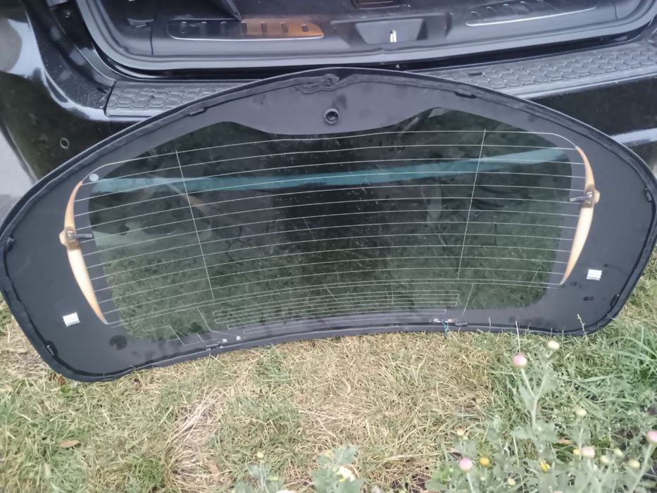 Скло заднє, скло кришки багажника Dodge Hornet