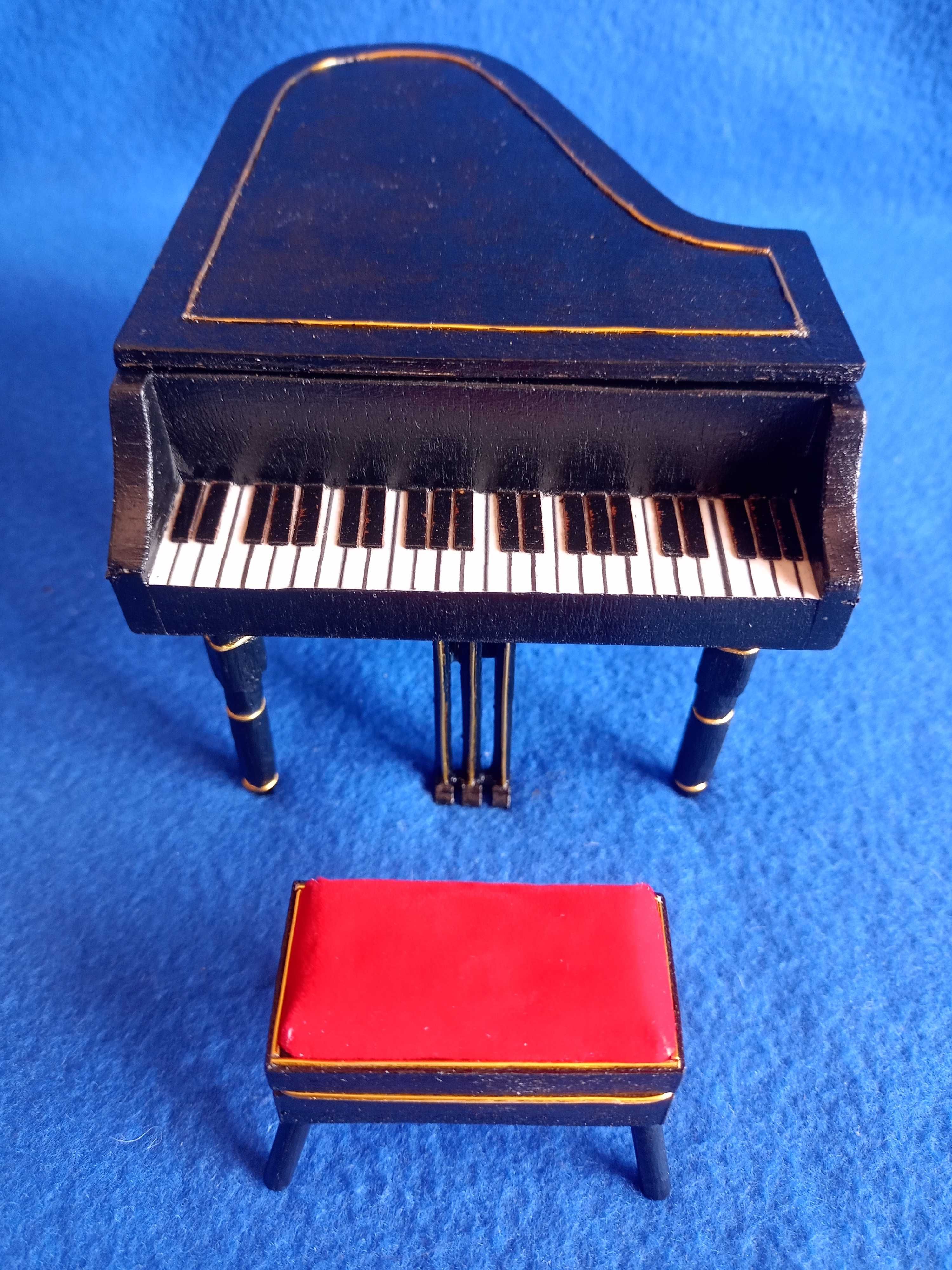 Piano em miniatura, em cartonagem e madeira, com caixinha de música.