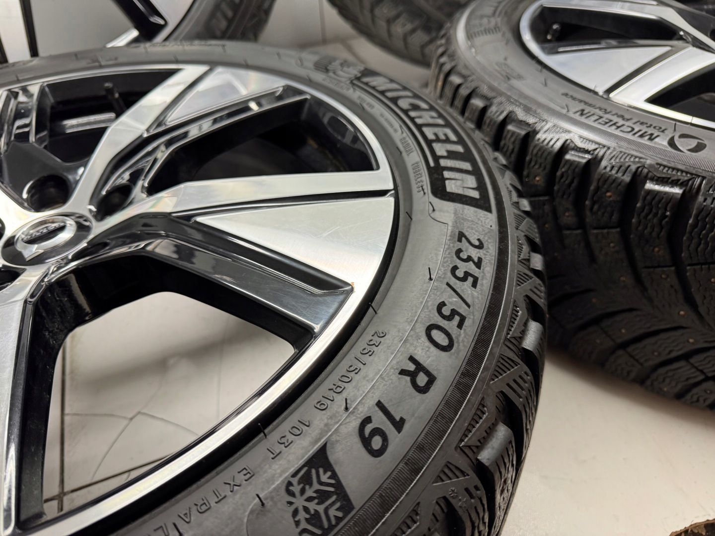 Kola Felgi 19 Volvo Zima R Design XC40 XC60 Oem V60