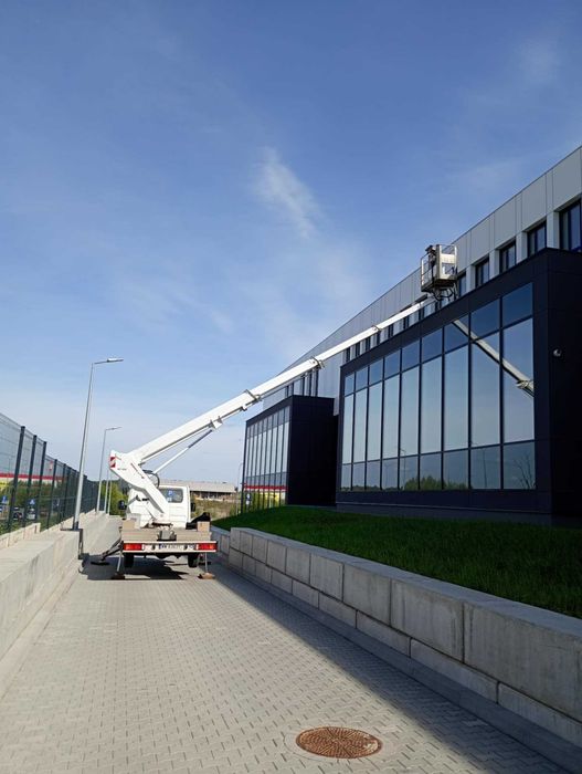 Zwyżka - Usługi podnośnikiem - Wycinka drzew - Operator podnośnika