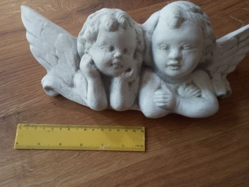 Aniołki z białego cementu z zawieszką