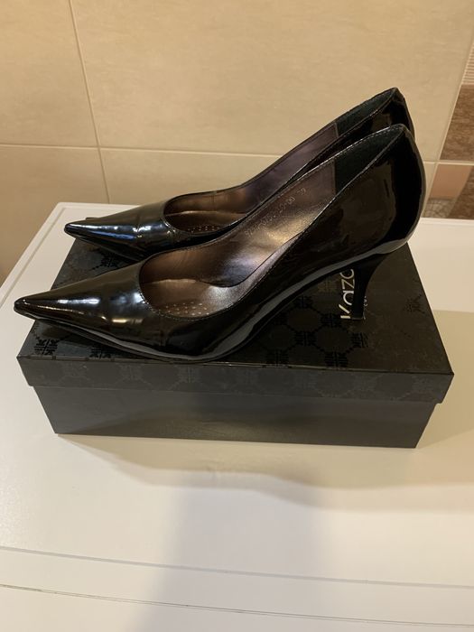 Buty / szpilki skórzane lakierowane Kazar 39