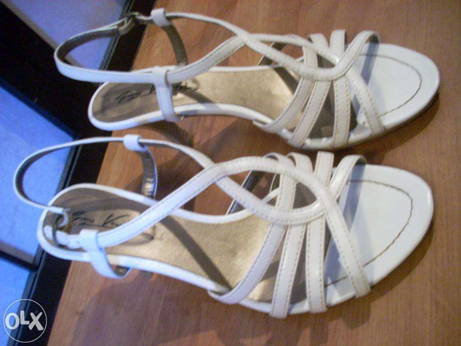 Sandałki białe 39