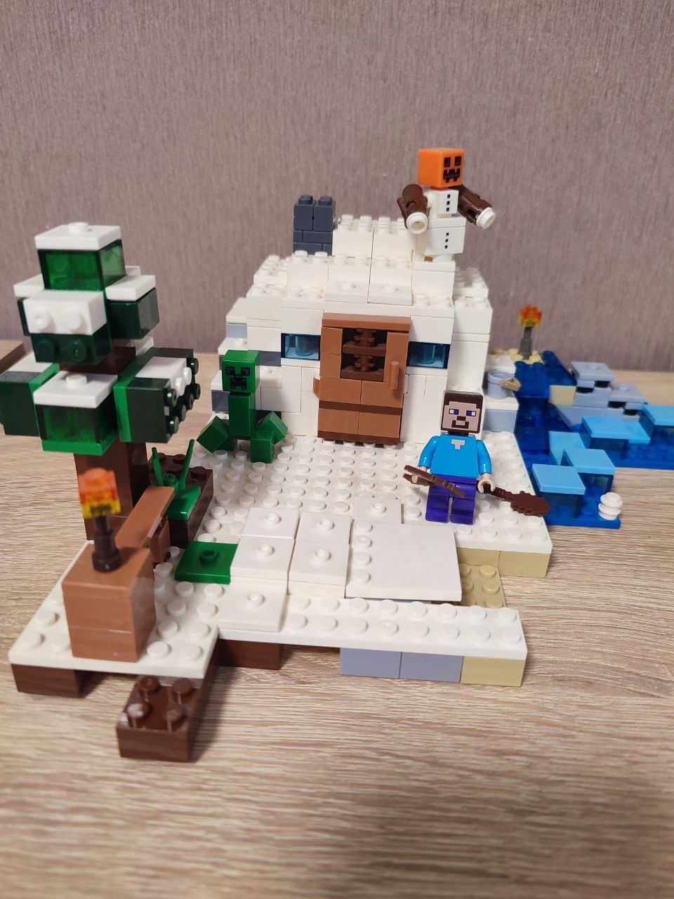 Lego Minecraft 21120  сніговий притулок