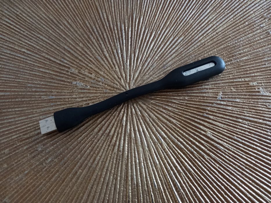 Luz LED Portátil – Alimentação USB & Versátil