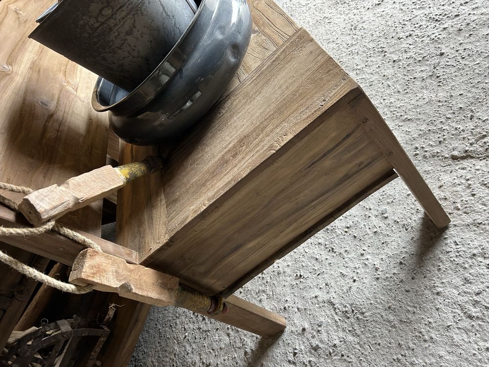 Ławka drewniana ze schowkiem ogrodowa Loberon ławeczka TEAK rustykalna