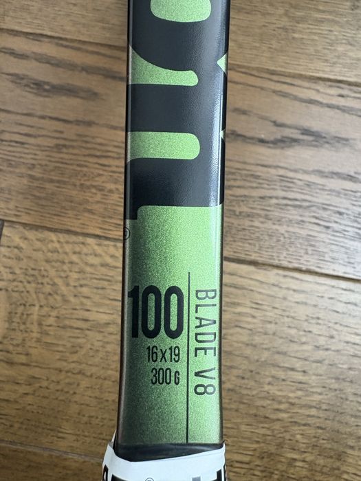 Wilson Blade 100 V8