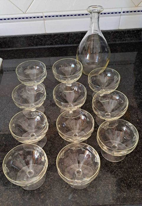 Copos e jarras de vidro lapidado  art deco - anos 20/30