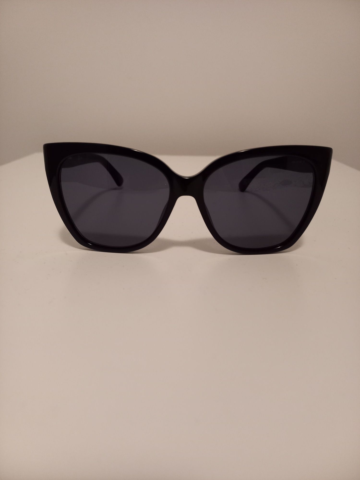Продам солцезащитные очки Moschino Оригинал