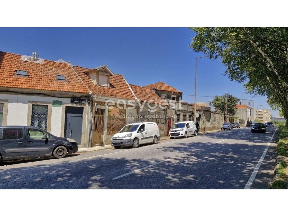 Terreno para construção a 800m do Hospital São João em Paranhos- Porto