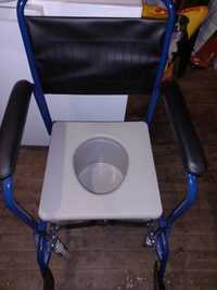 Інвалідна коляска з санітарним обладнанням