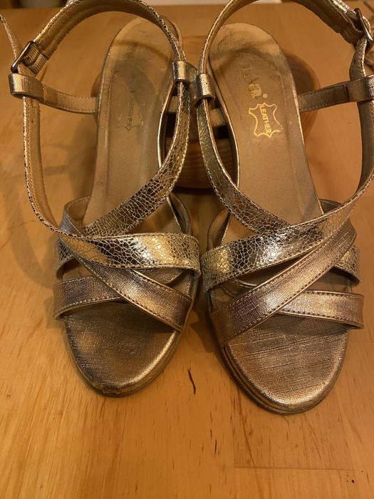 Złote sandałki ze skóry rozm.36 sprzedam
