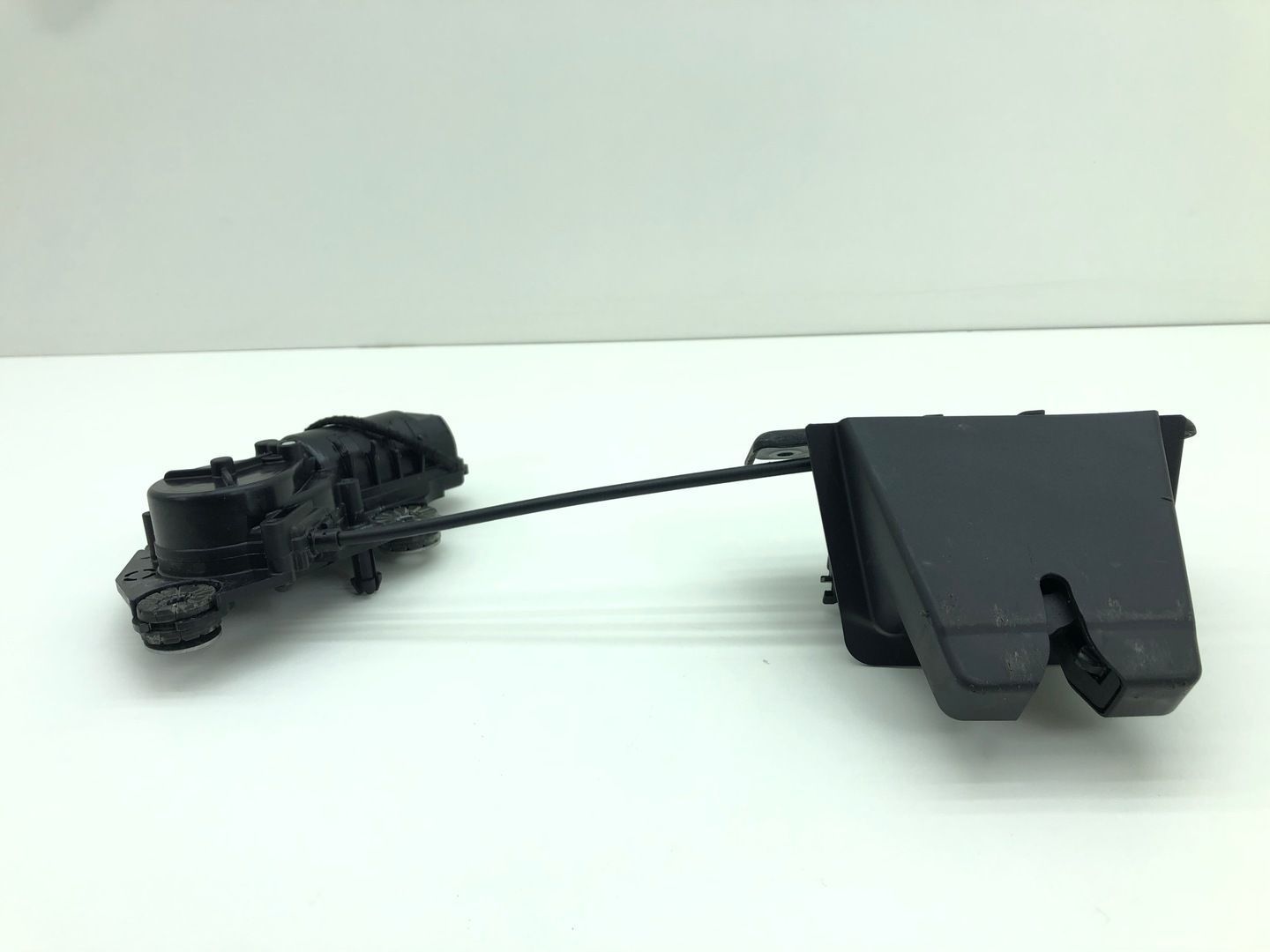 VOLVO XC40 ZAMEK DOCIĄG KLAPY BAGAŻNIKA 31349975