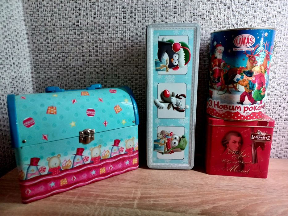 Металеві коробки універсальні