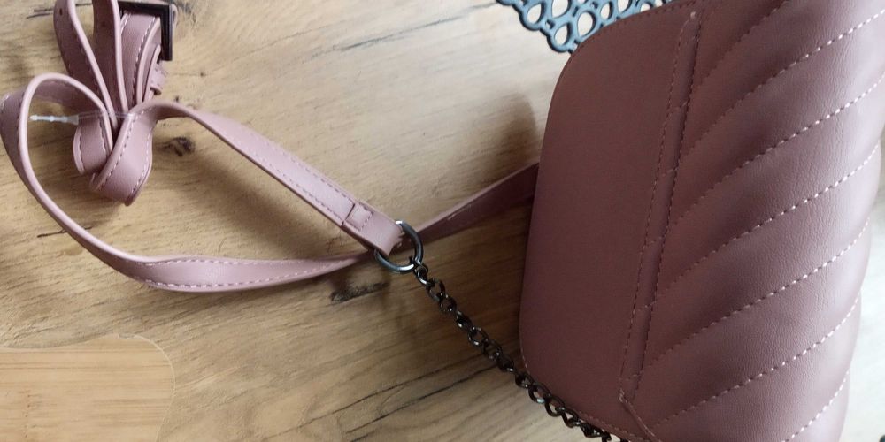 śliczna mała  elegancka torebka częściowo na łańcuszku-Nowa