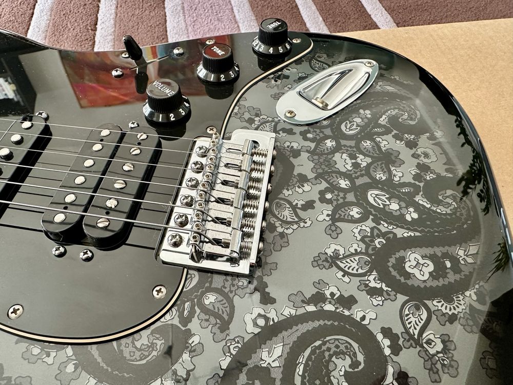 Gitara elektryczna Fender FSR Strat Black Paisley HSS RW super stan