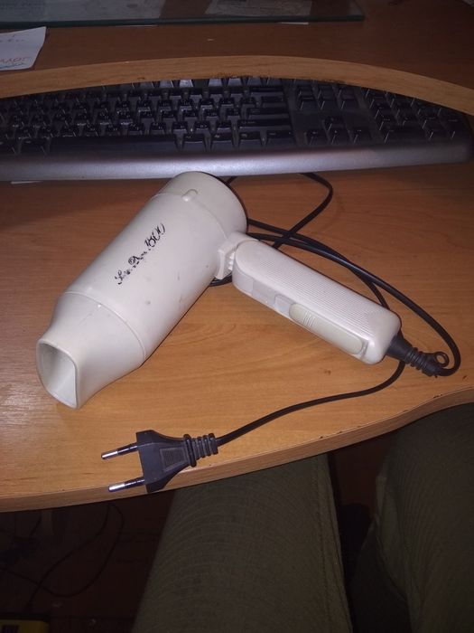 Продам фен дорожный  1350 Вт.