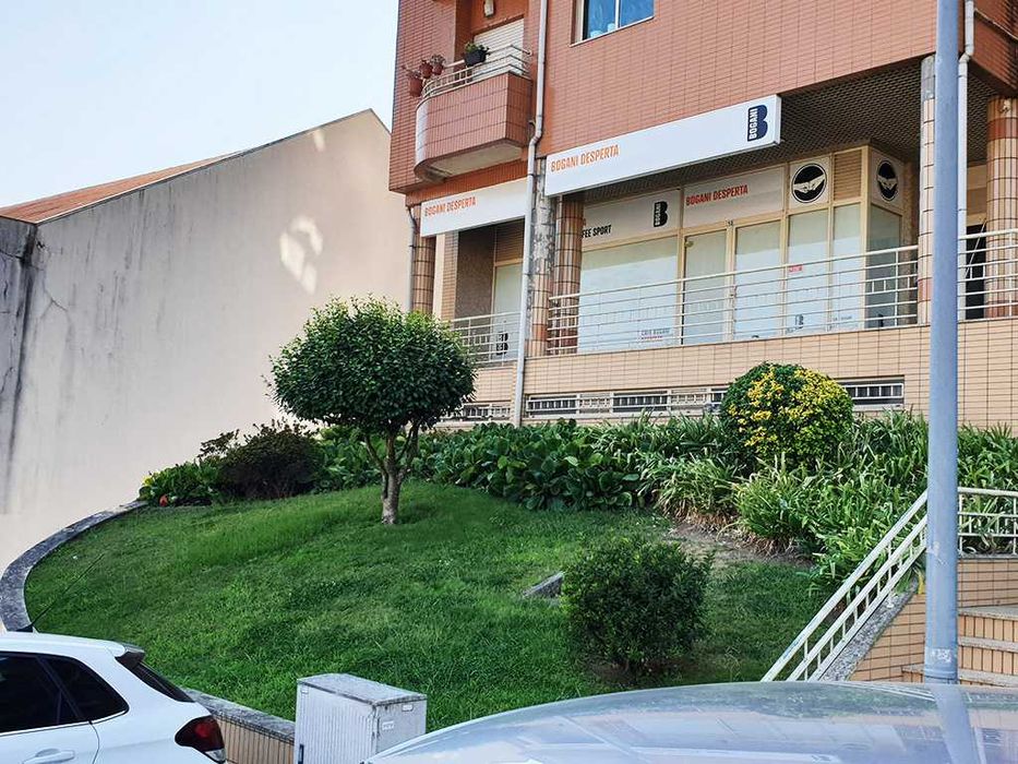 Estabelecimento Comercial com 126m2 - Centro S. Pedro da Cova