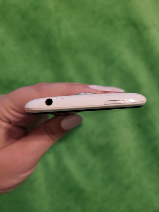 Телефон Lenovo S820