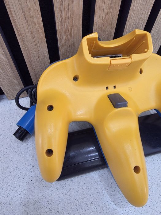 Comando Nintendo 64 edição especial pikachu  pokémon  (como novo)