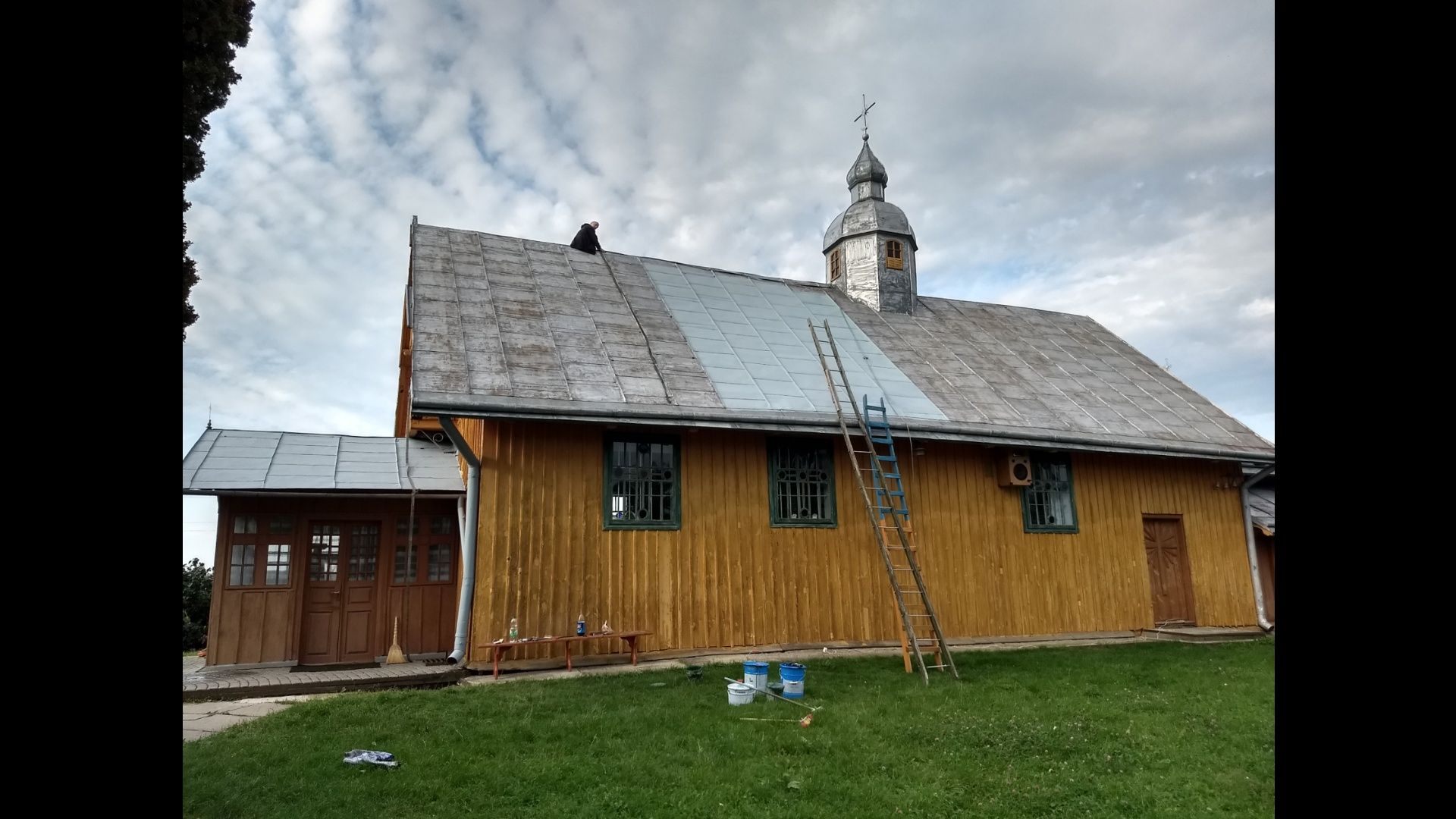 Фарбування дахів. Даху у Калушському районі