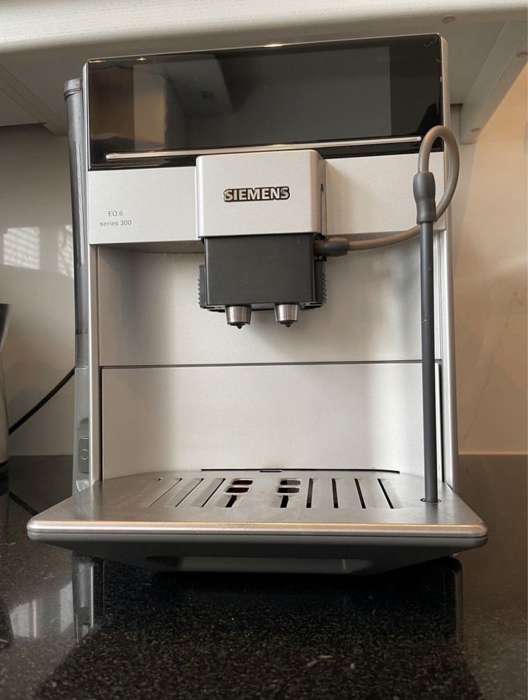 Кофемашина Siemens EQ 6 cappucinno siries 300