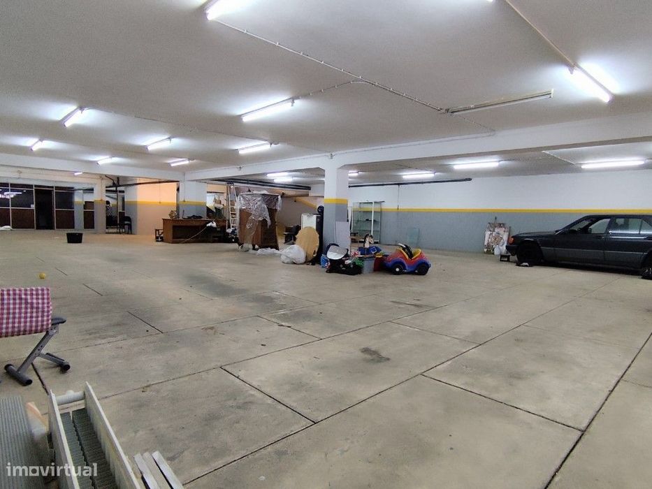 Armazém no centro de Vila Nova de Gaia. Ótimo Investimento.