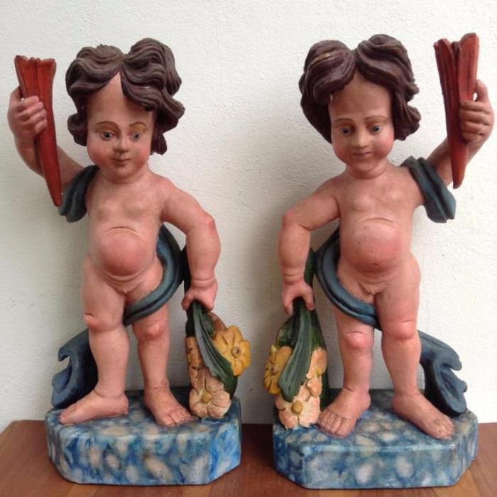 Par de imagens cruvins madeira castanho com pintura a óleo