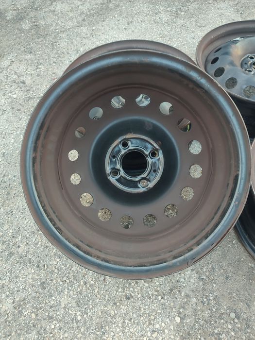 Komplet felg stalowych 15Cali 4x100 5.5 J et43 osadzenie 60