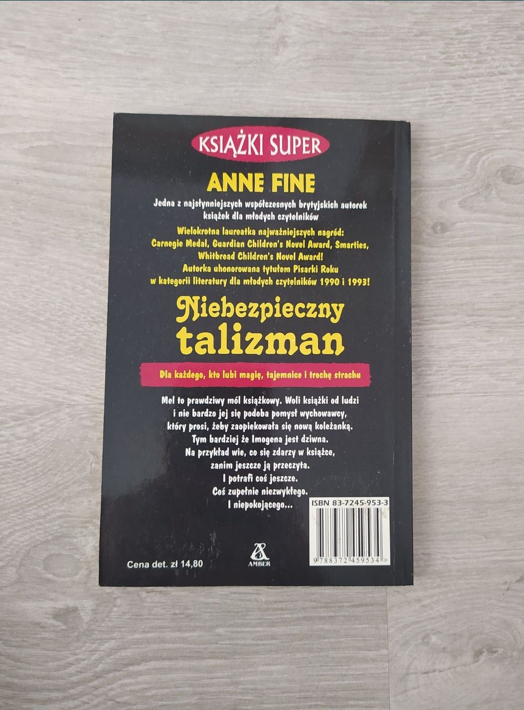 Książka Niebezpieczny talizman - Anne Fine