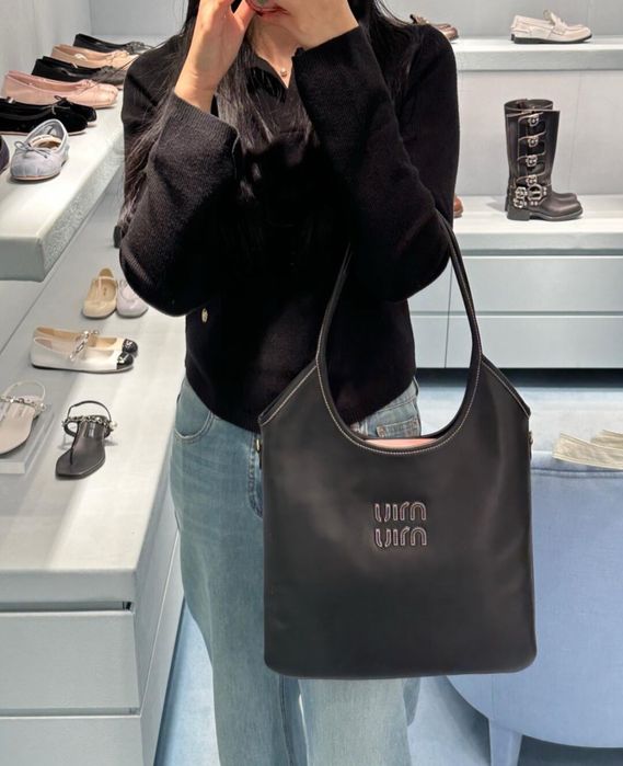 Miu Miu black leather tote bag z apaszką