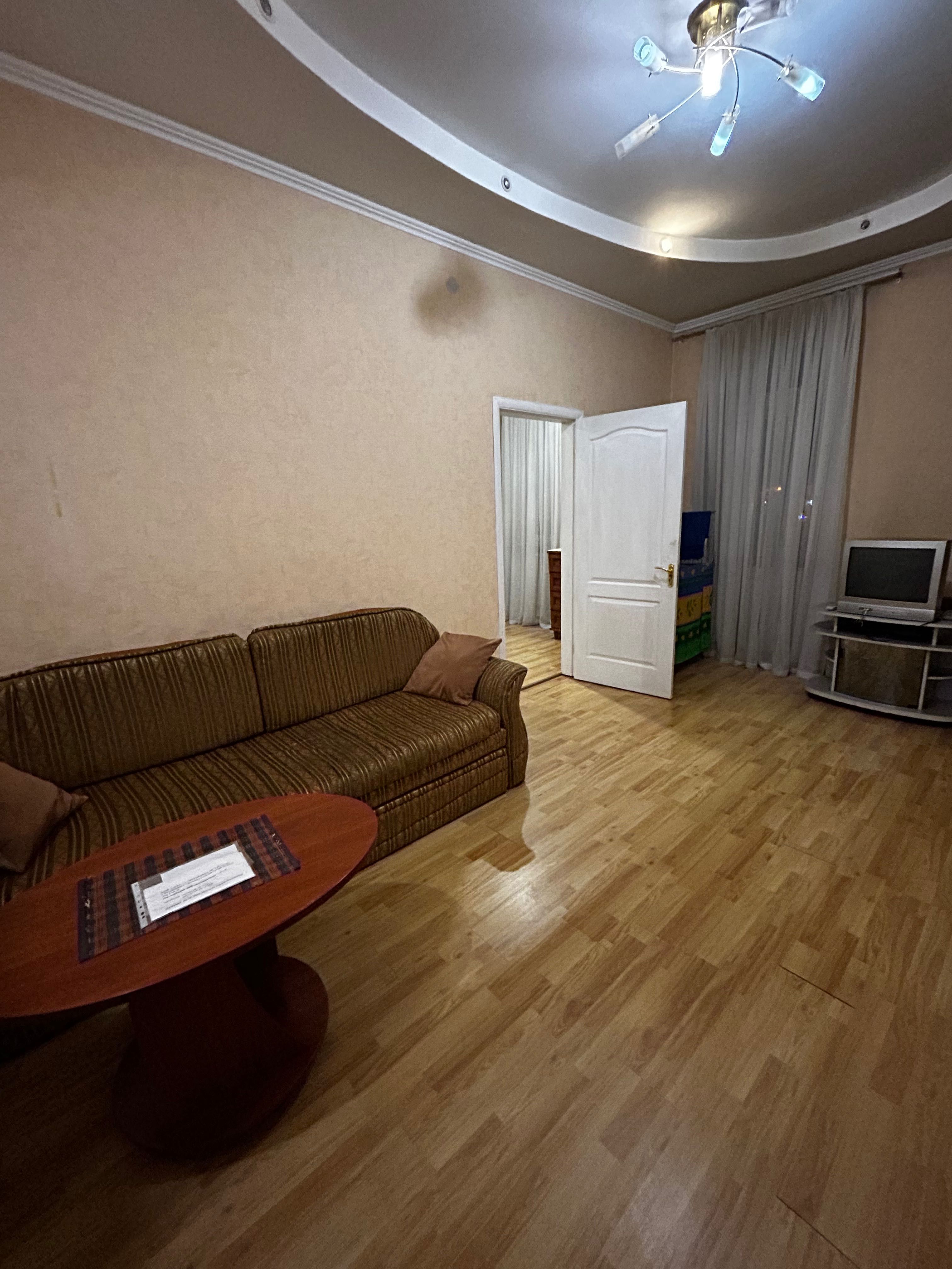 Подобово за 200 метрів від залізничного вокзалу